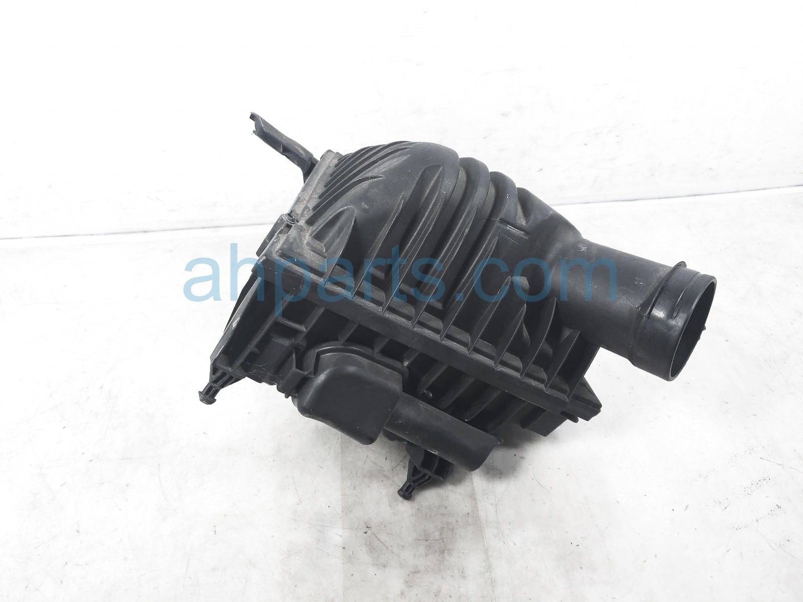 $100 BMW AIR CLEANER INTAKE BOX - 2.0L FWD