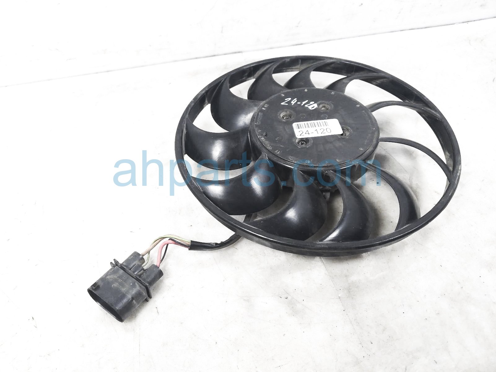 $75 Volkswagen RIGHT FAN BLADE W/MOTOR ONLY - 2.0L