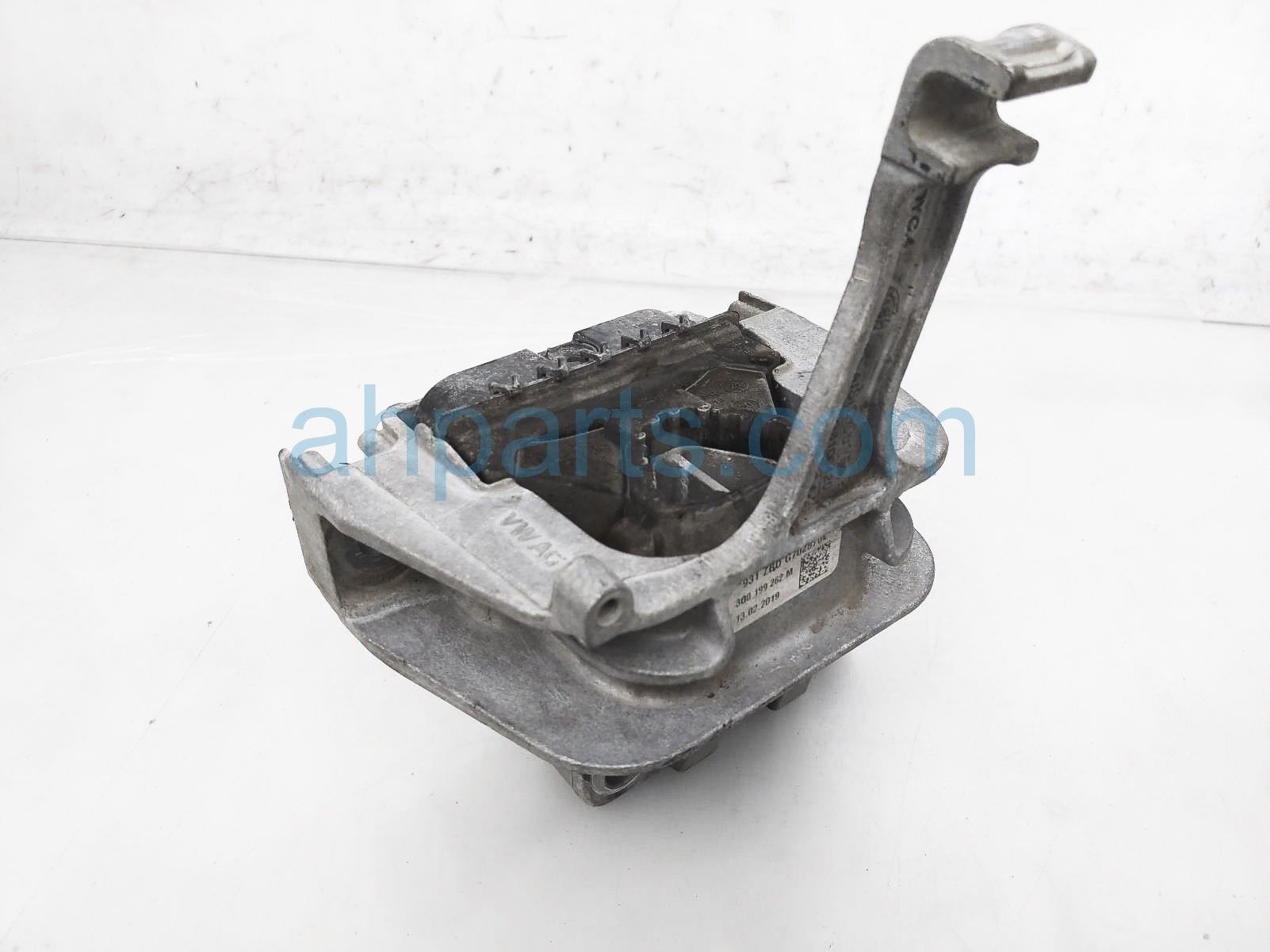 $75 Volkswagen FRONT ENGINE MOUNT - 2.0L - 61K MILE