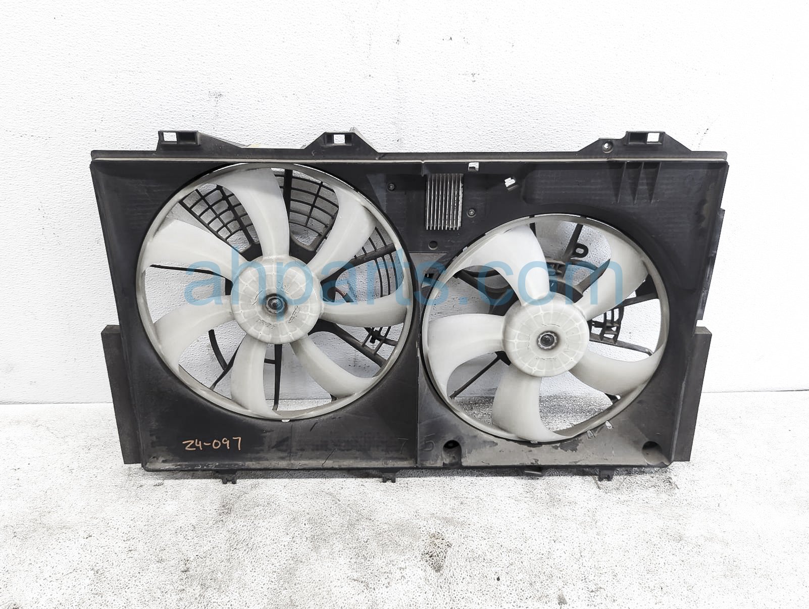 $200 Toyota RADIATOR COOLING FAN ASSEMBLY