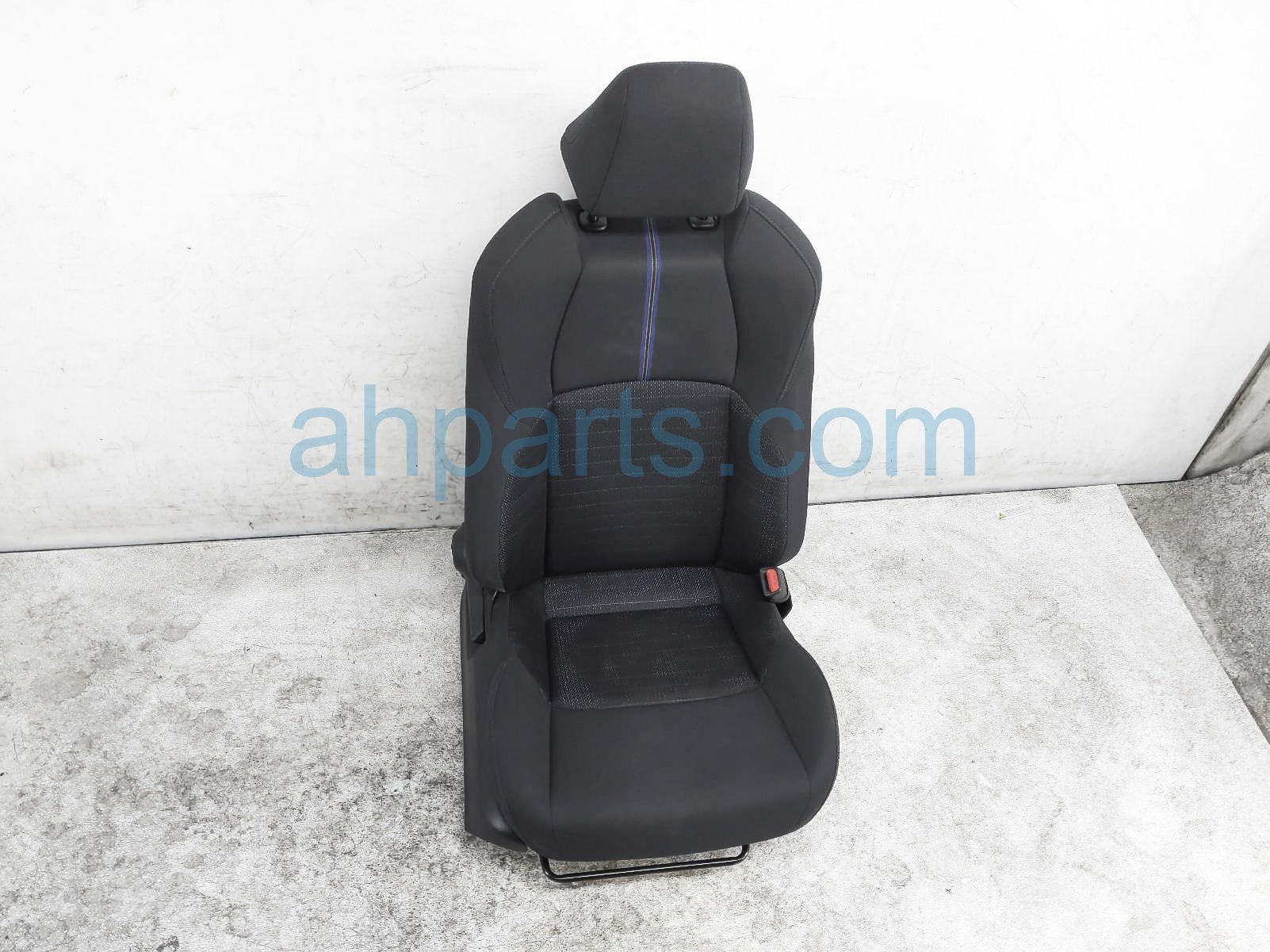 $175 Toyota FR/RH SEAT - BLACK- W/ AIRBAG CLOTH*