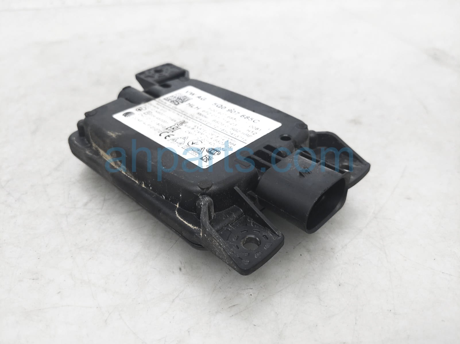 $100 Volkswagen LH BLIND SPOT RADAR MODULE