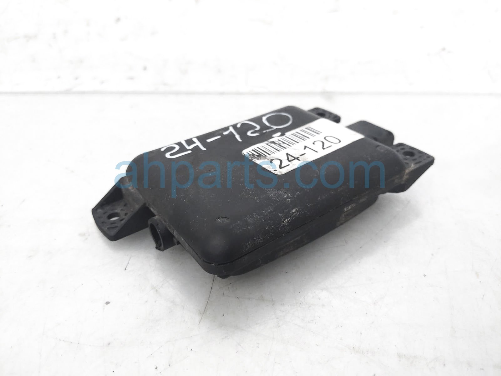 $100 Volkswagen RH BLIND SPOT RADAR MODULE