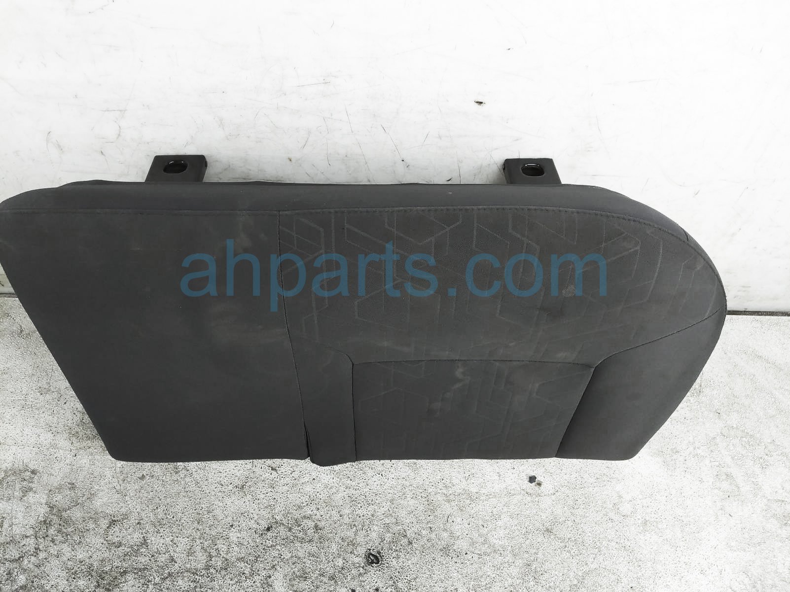 $200 Toyota RR/RH LOWER SEAT CUSHION - BLACK CC