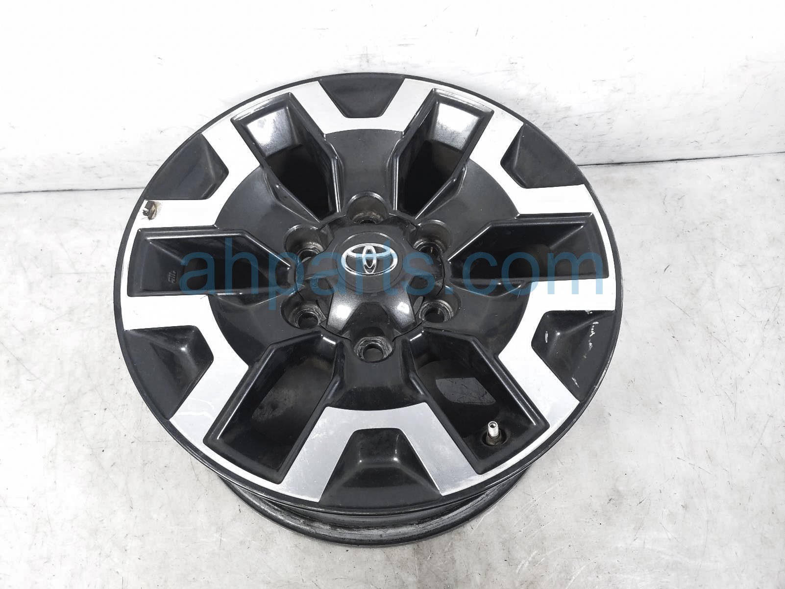 $125 Toyota FR/LH WHEEL / RIM