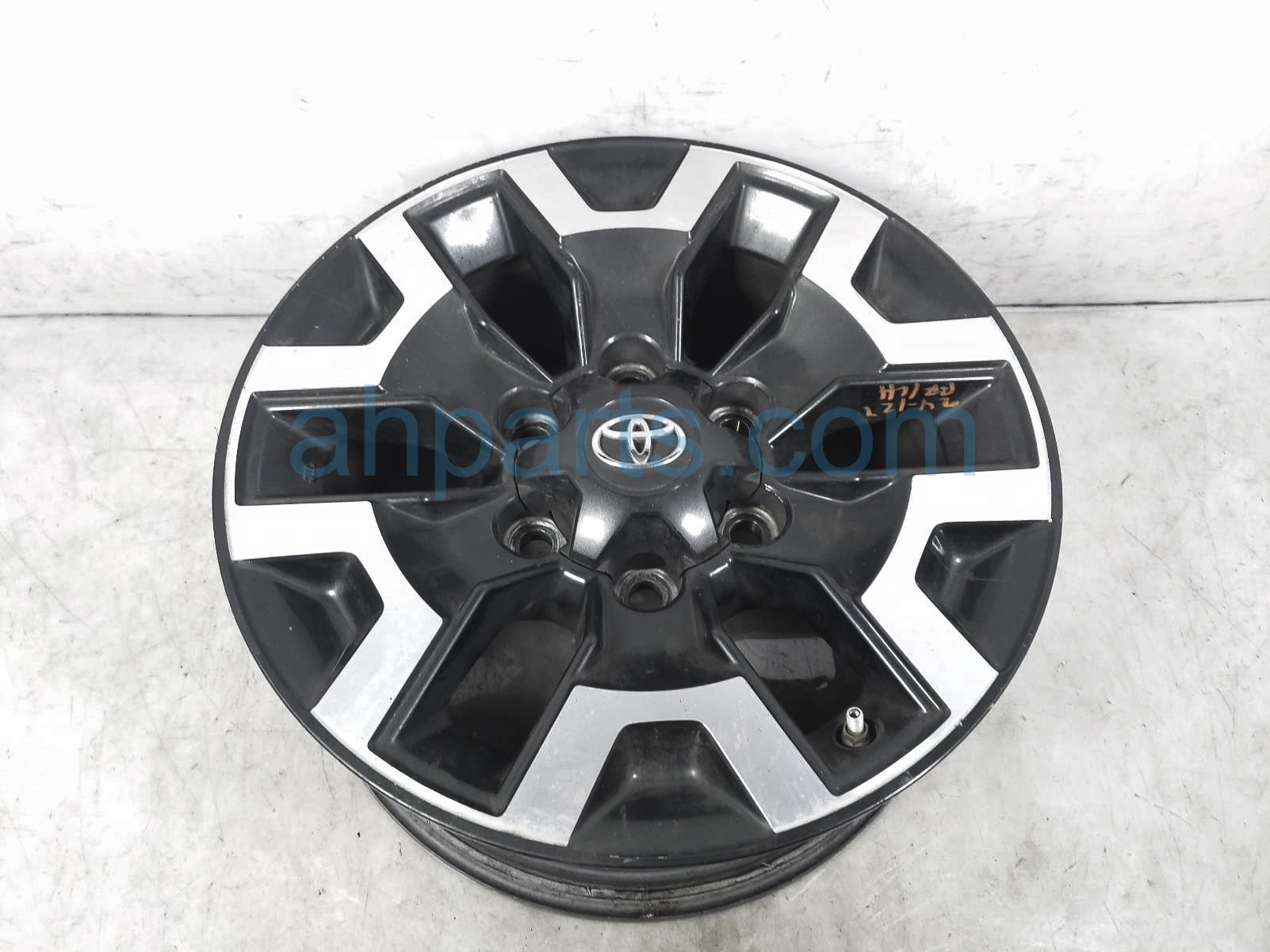 $125 Toyota RR/LH WHEEL / RIM