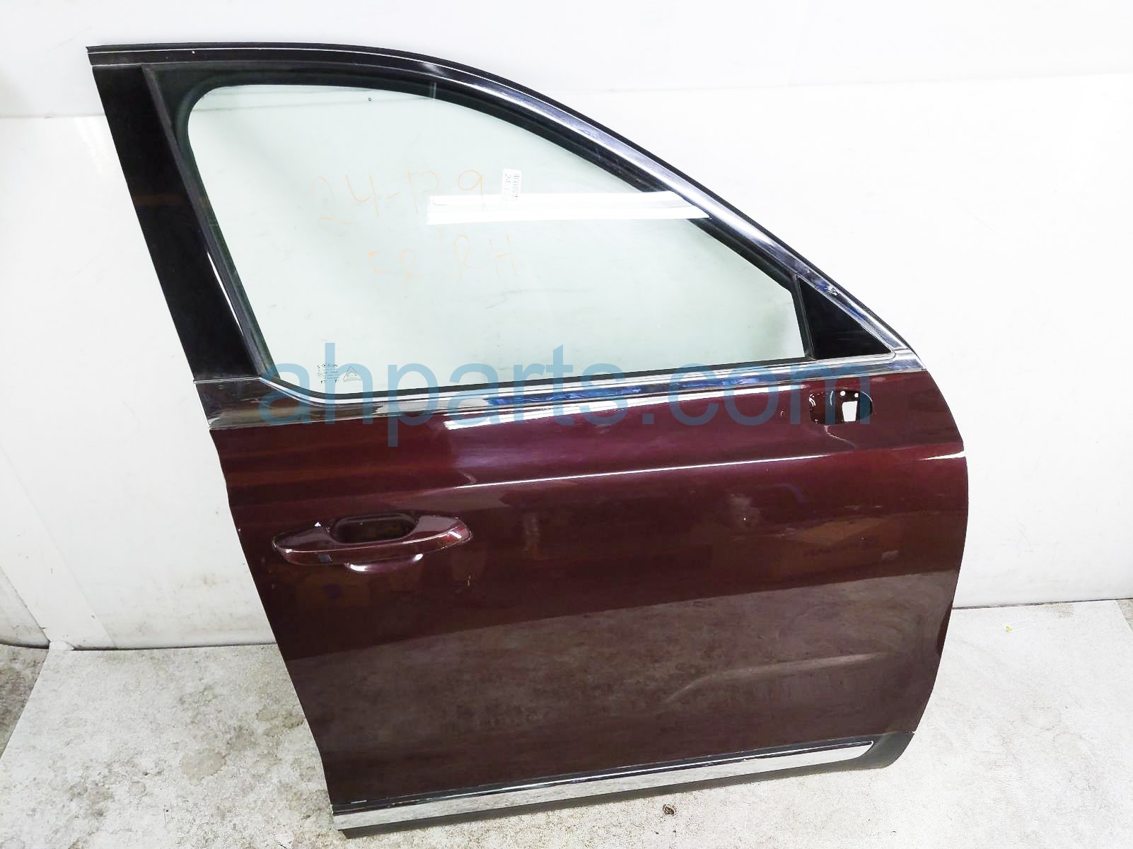 $895 Kia FR/RH DOOR - RED - NO MIRROR/TRIM