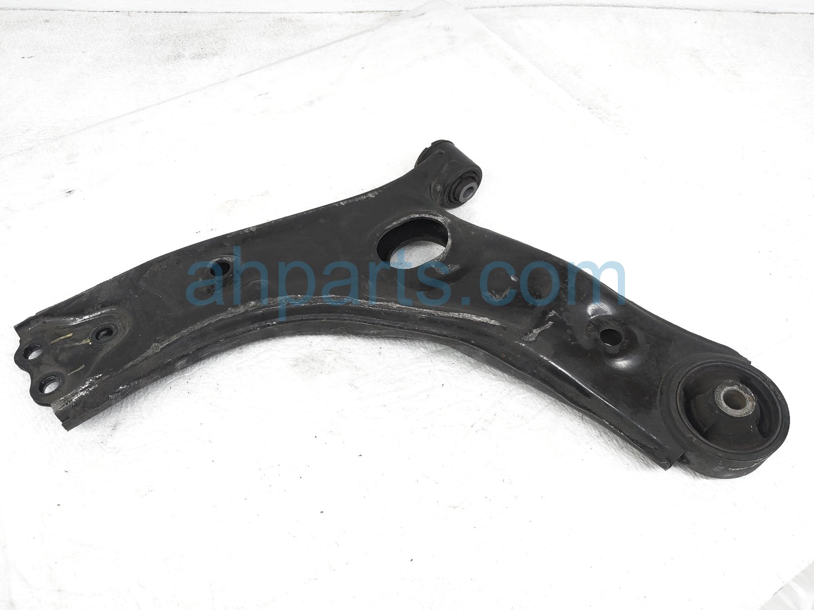 $145 Kia FR/RH LOWER CONTROL ARM