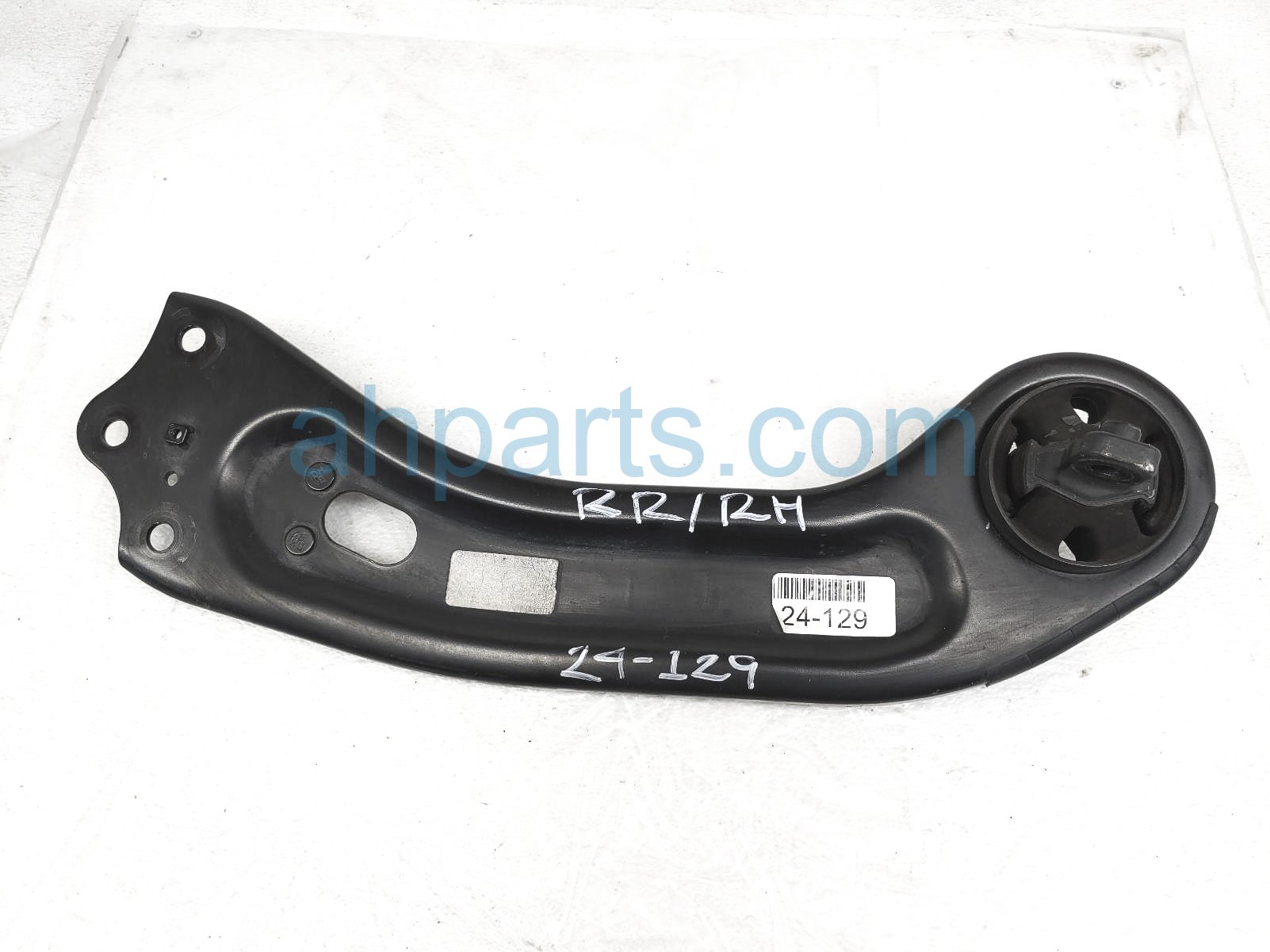 $70 Kia RR/RH LOWER TRAILING CONTROL ARM