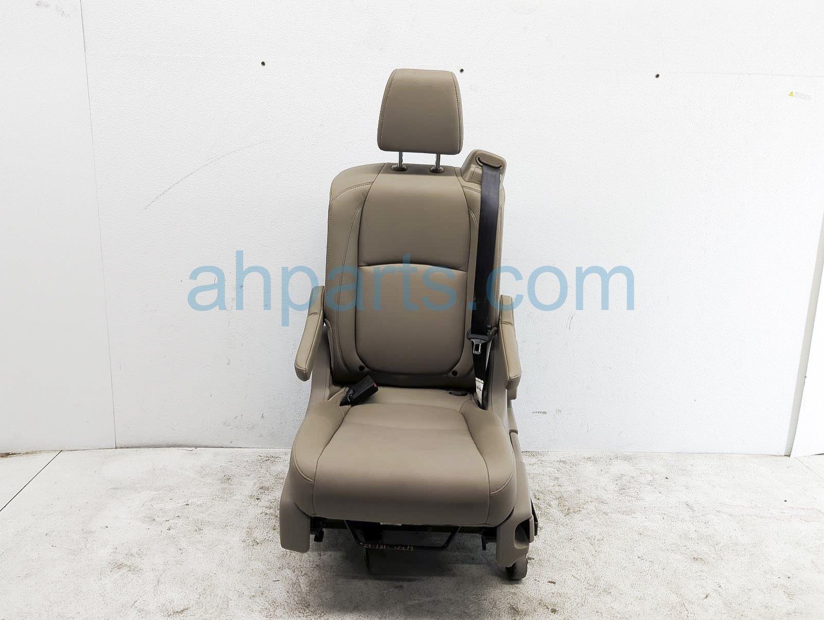 $199 Honda 2ND ROW LH SEAT - TAN LEATHER *