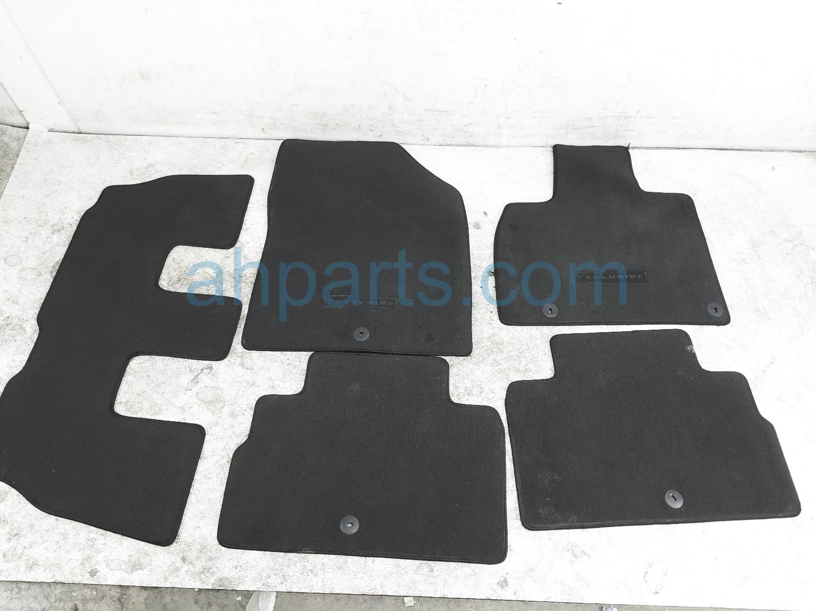 $85 Kia CARPET FLOOR MATS - SET OF 5 - BLACK