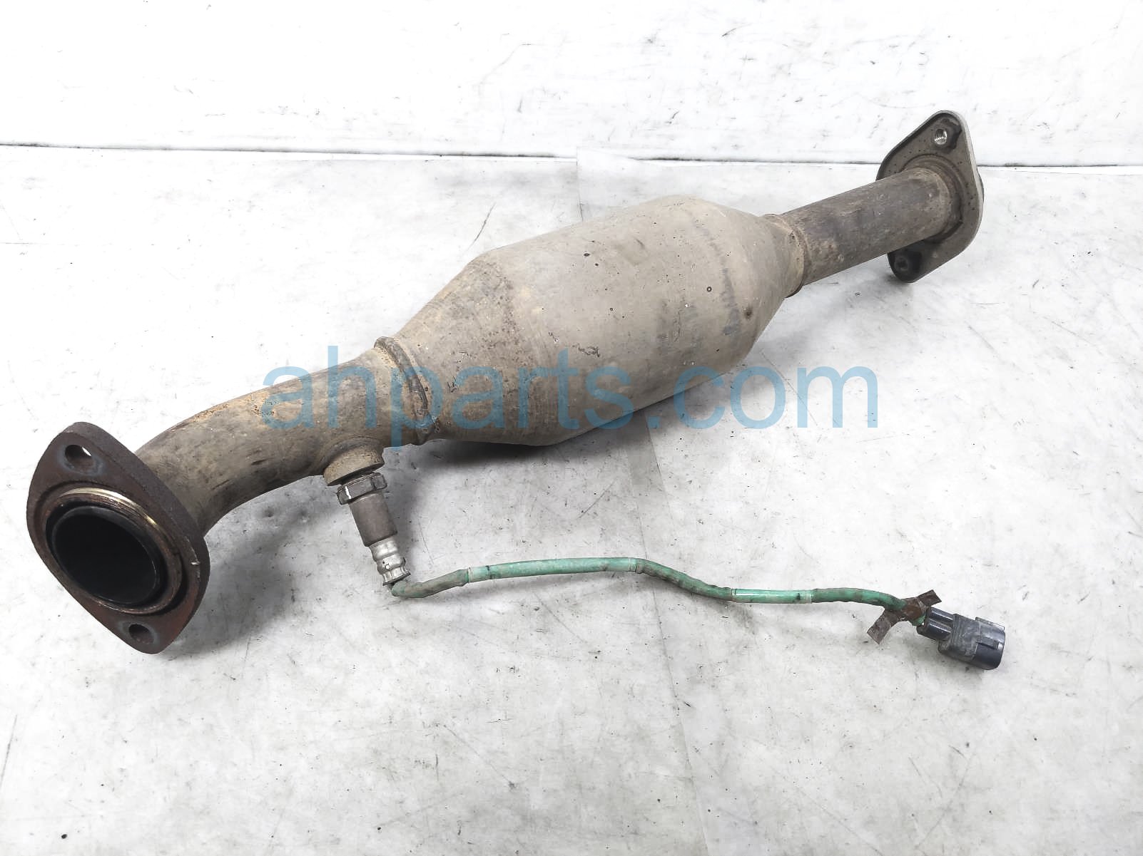 $445 Toyota RH CONVERTER & PIPE ASSY - LONG BED