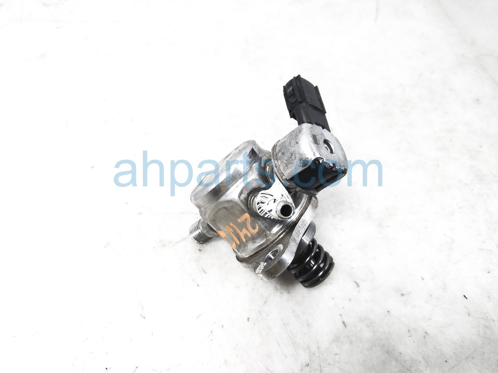 $100 Toyota ENGINE MOUNTED FUEL PUMP - 2.0L