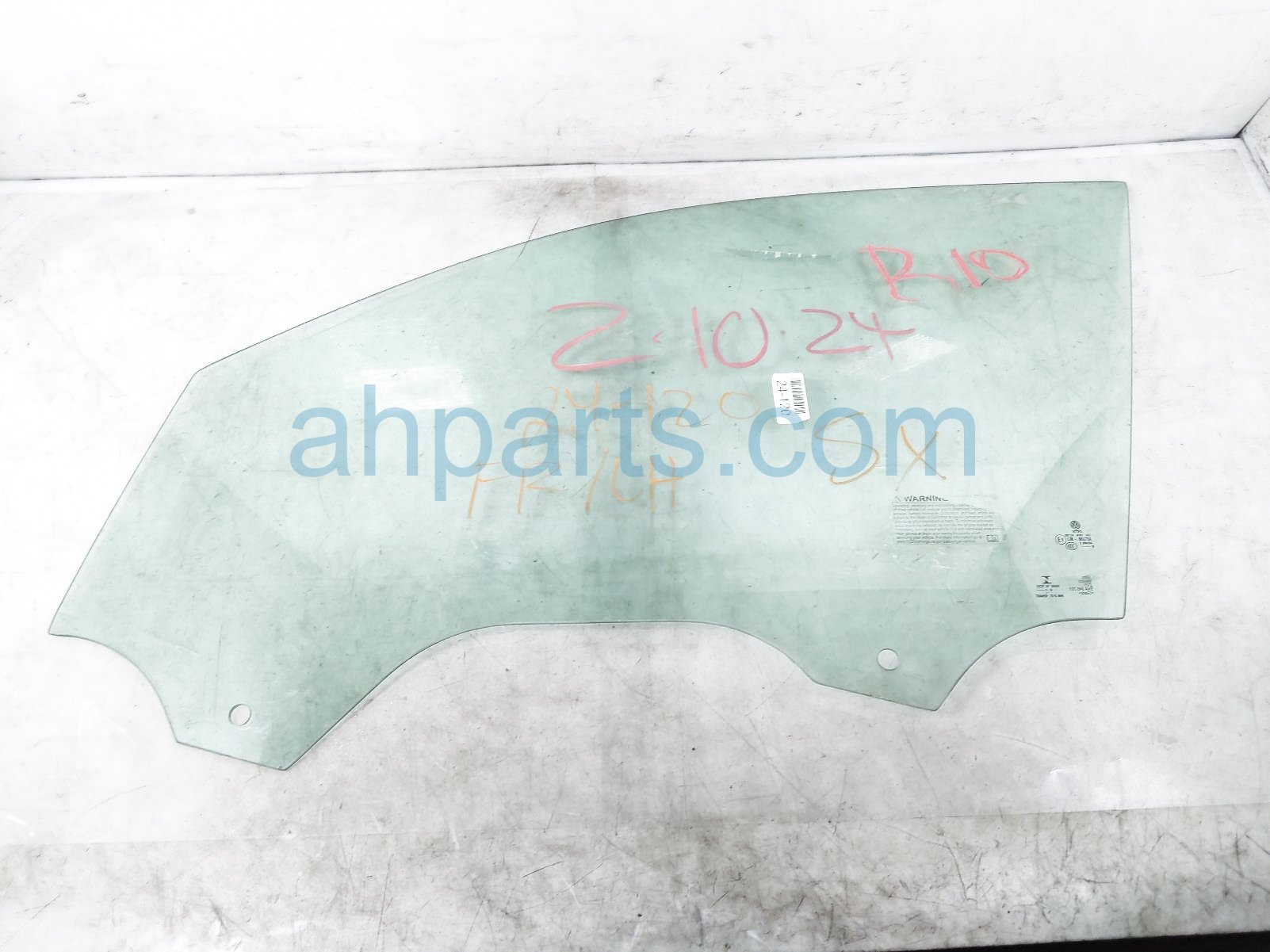 $75 Volkswagen FR/LH DOOR WINDOW GLASS