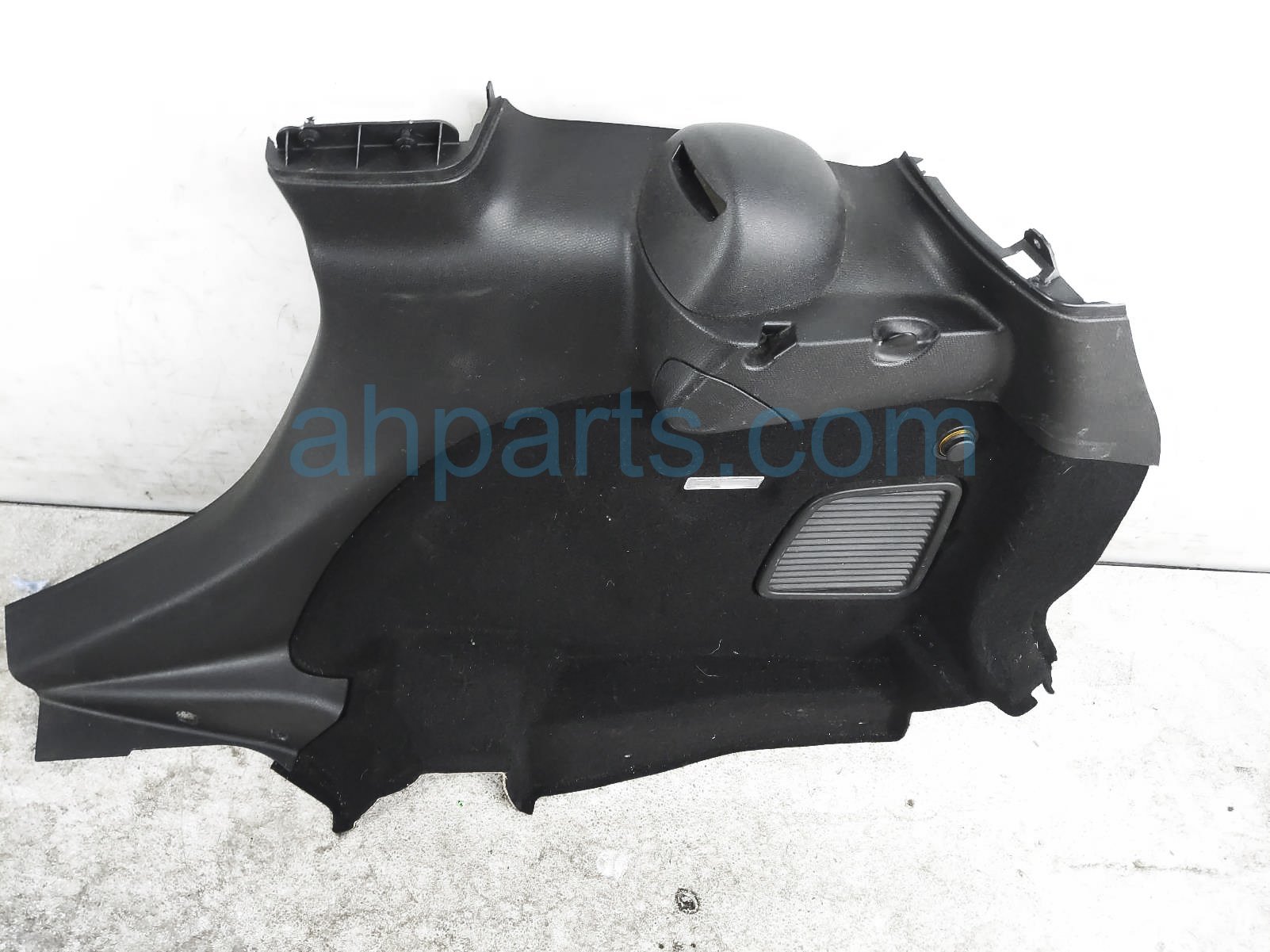 $25 BMW RR/LH INNER QUARTER TRIM PANEL -BLK