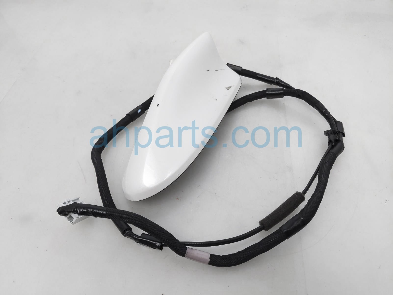 $35 Honda ROOF ANTENNA - WHITE HOUSING