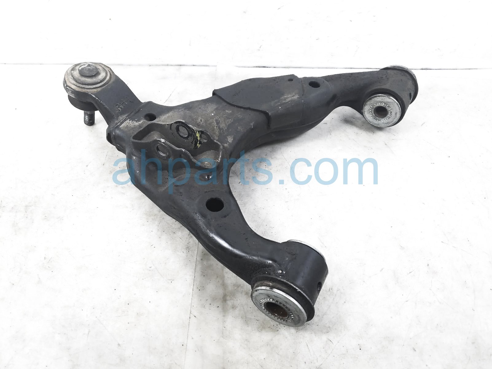 $225 Toyota FR/RH LOWER CONTROL ARM