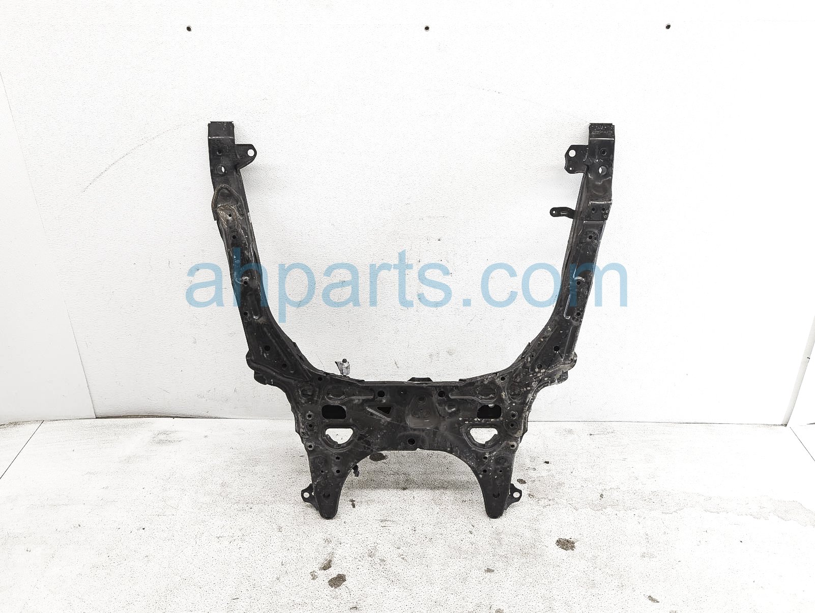 $495 Honda FRONT SUB FRAME / ENGINE CRADLE niq