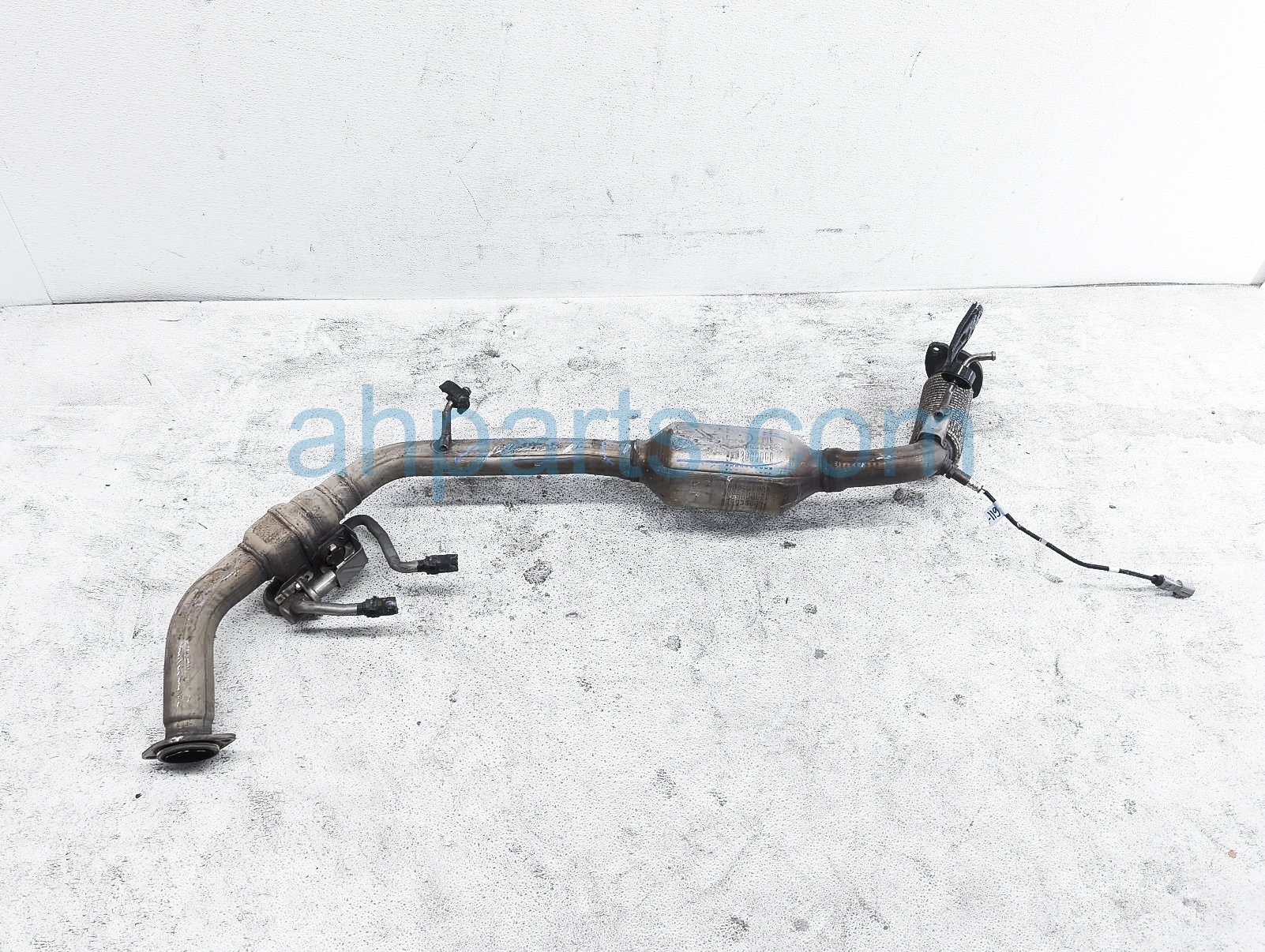 $600 Toyota FRONT EXHAUST PIPE W/ CONVERTER