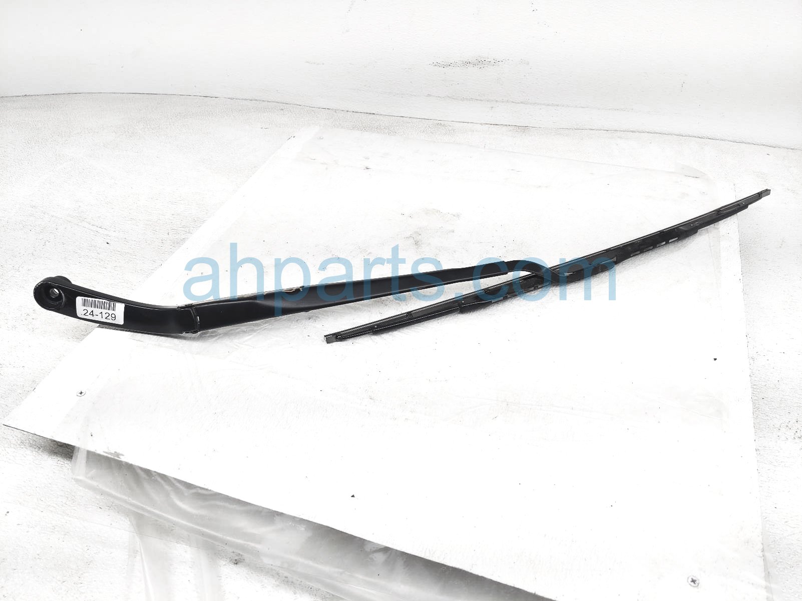 $45 Kia LH WINDSHIELD WIPER ARM