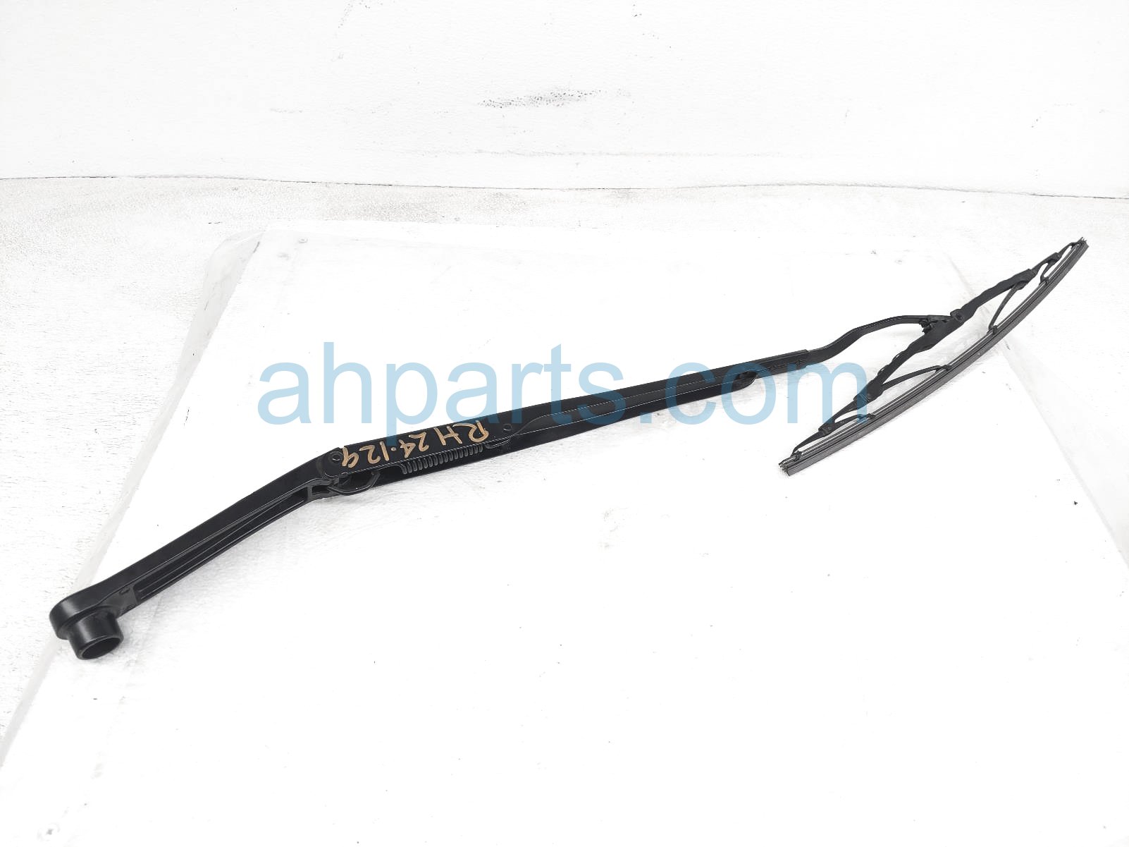 $45 Kia RH WINDSHIELD WIPER ARM