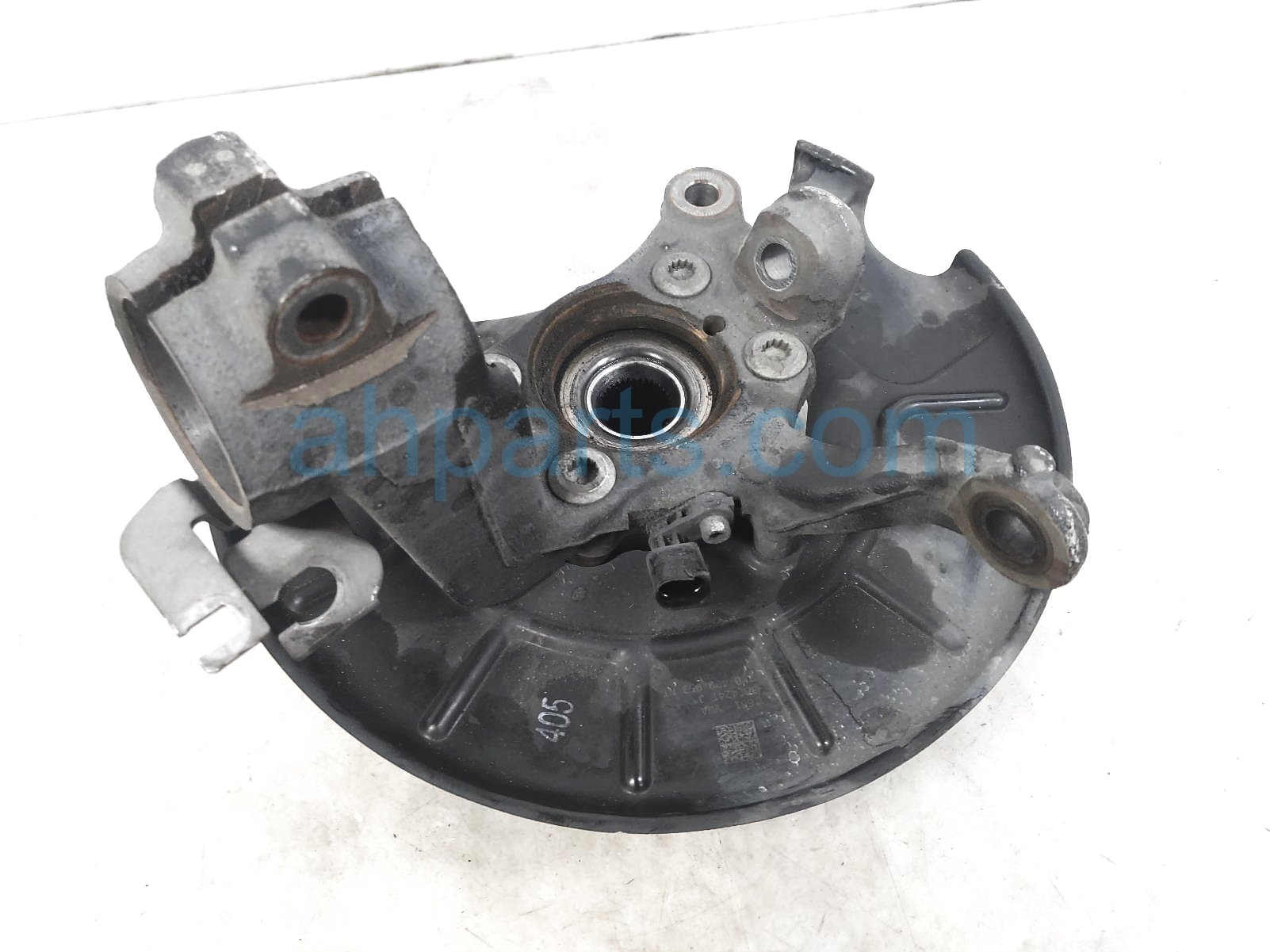 $75 Volkswagen FR/LH SPINDLE KNUCKLE HUB