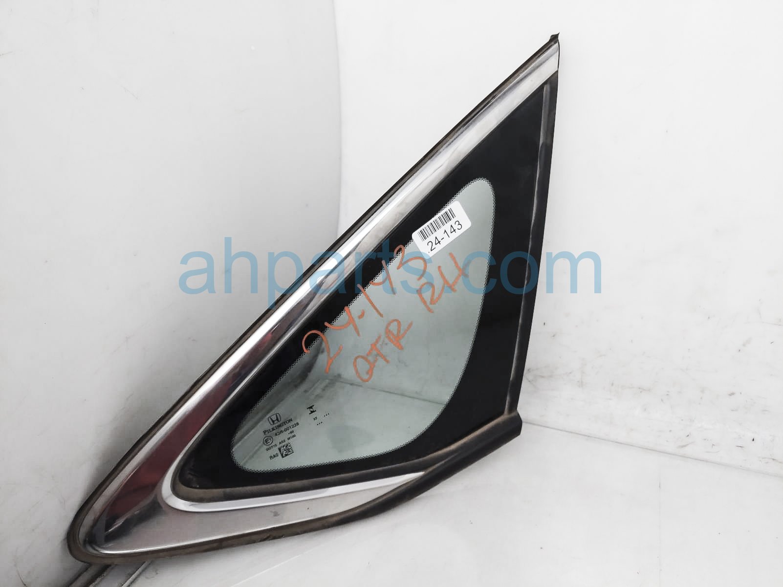 $120 Honda RH QUARTER WINDOW GLASS