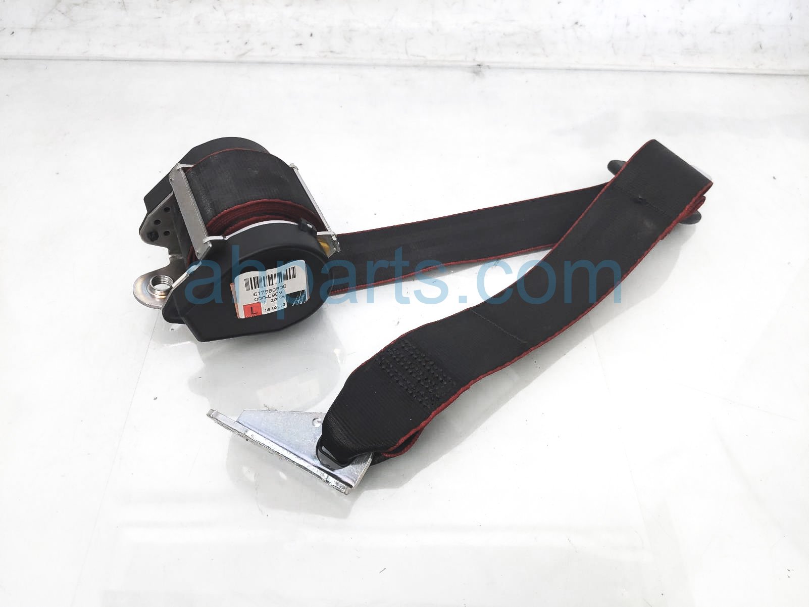 $65 Volkswagen 2ND ROW LH BELT RETRACTOR - BLK/RED