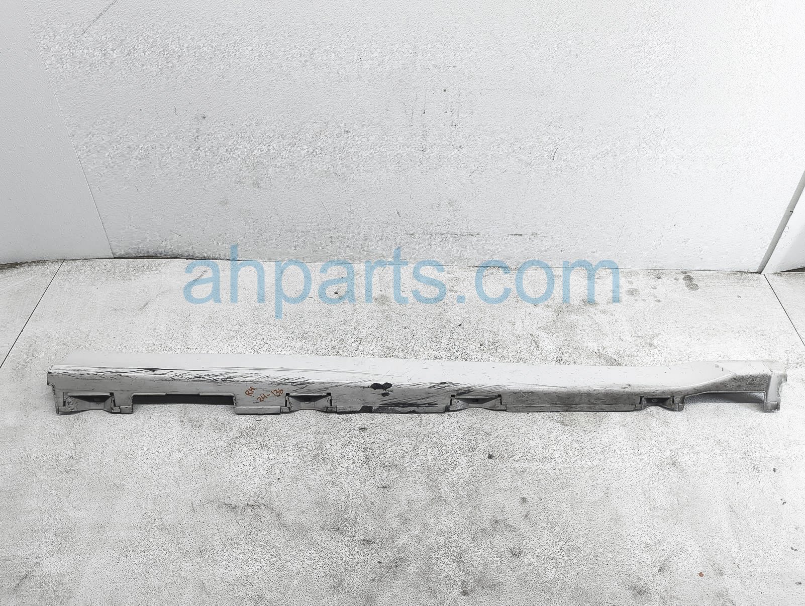 $100 Honda RH SIDE SKIRT / MOLDING - WHITE NIQ*