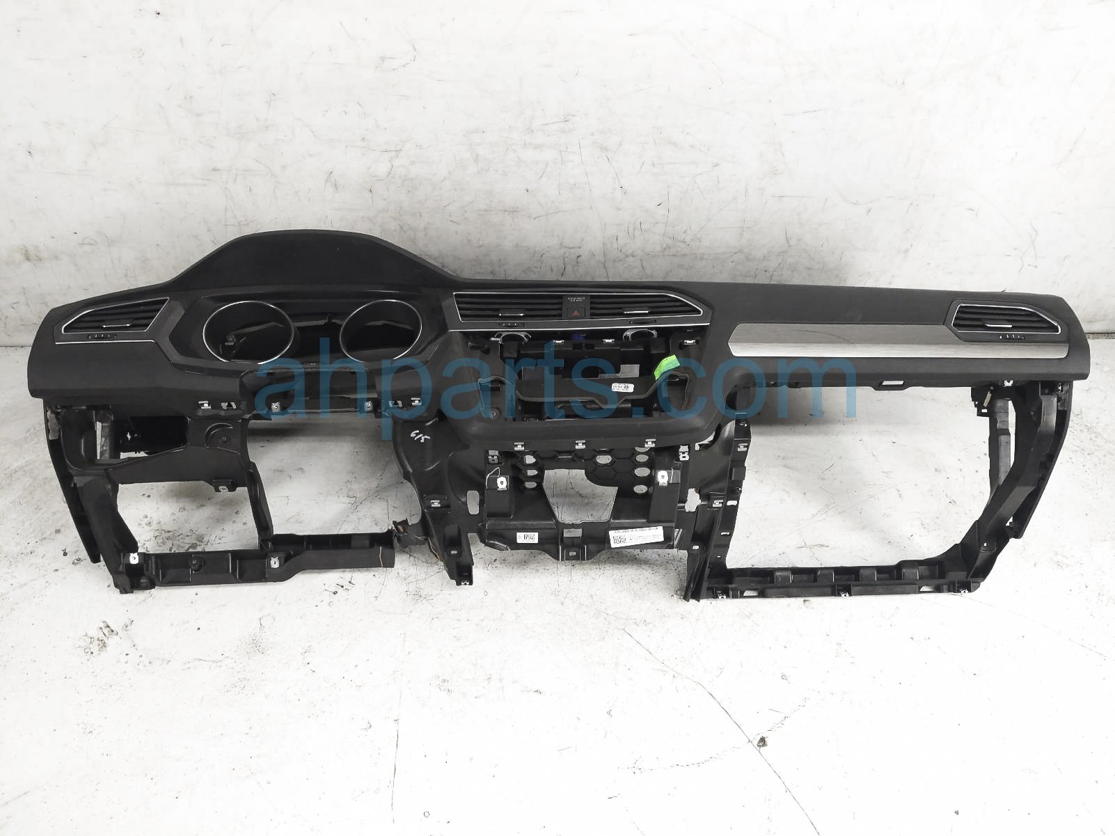 $450 Volkswagen DASHBOARD PANEL W/AIRBAG - SE BLK