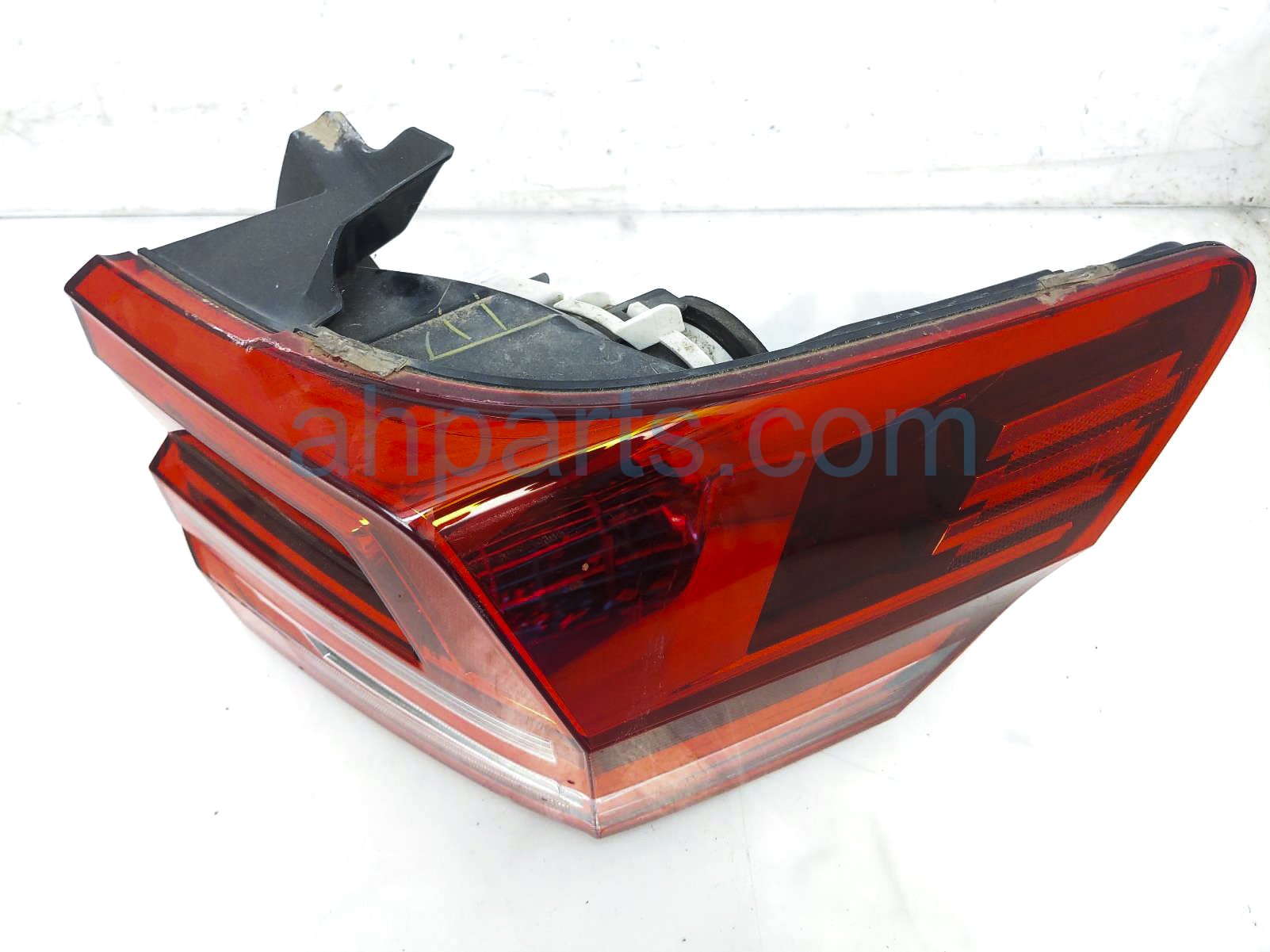 $125 Volkswagen RH TAIL LAMP (ON BODY)