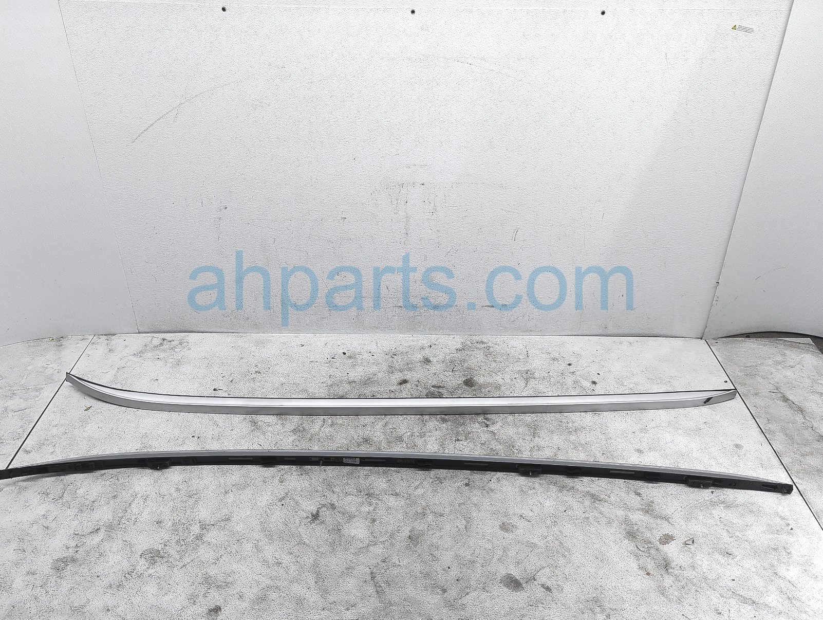 $275 Hyundai LH & RH ROOF RAILS - SILVER