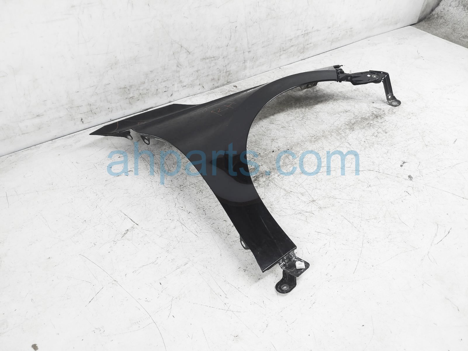 $199 Honda RH FENDER - BLACK *DENTED