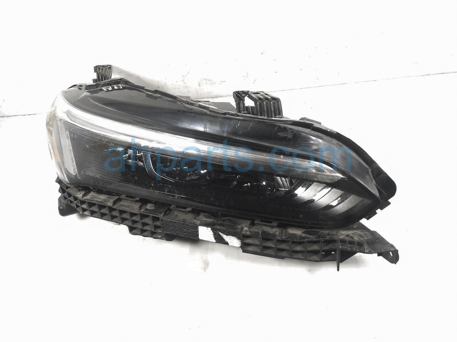 $425 Honda RH HEADLAMP / LIGHT