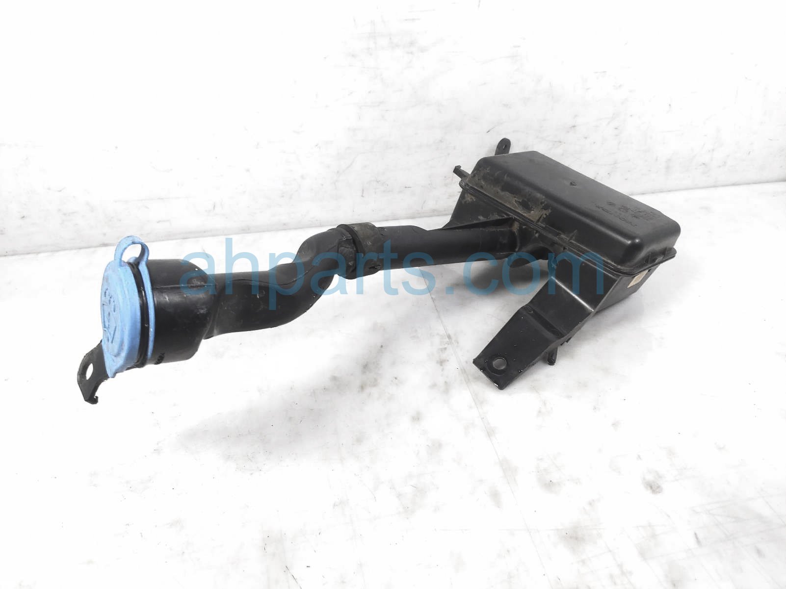 $55 Honda WINDSHIELD WIPER RESERVOIR TANK