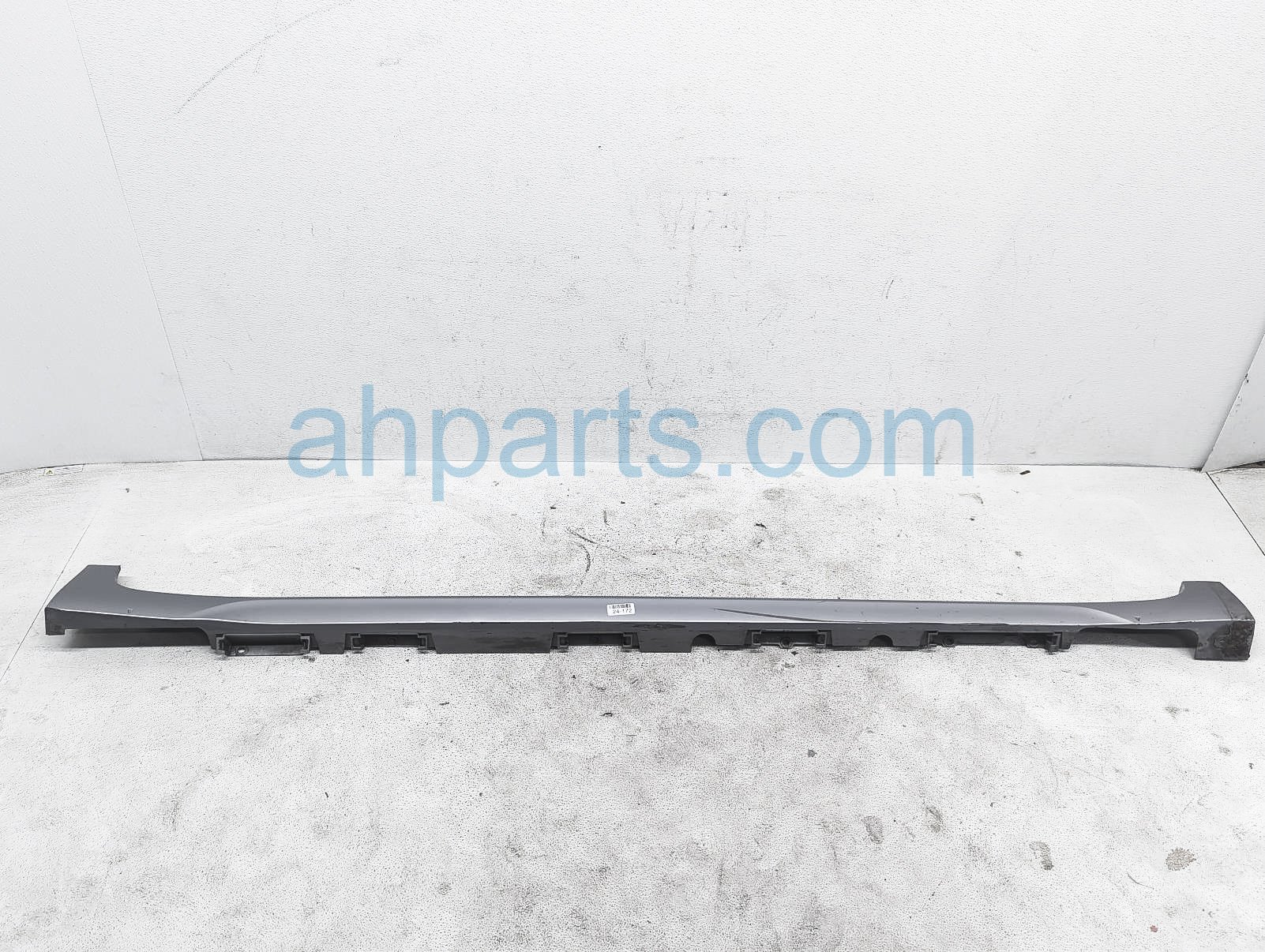 $125 Toyota RH ROCKER MOLDING / SIDE SKIRT-SLVR