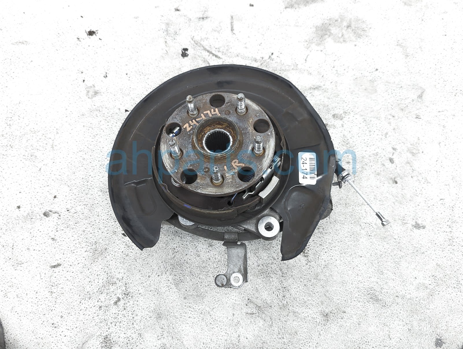 $100 Lexus RR/LH SPINDLE KNUCKLE HUB