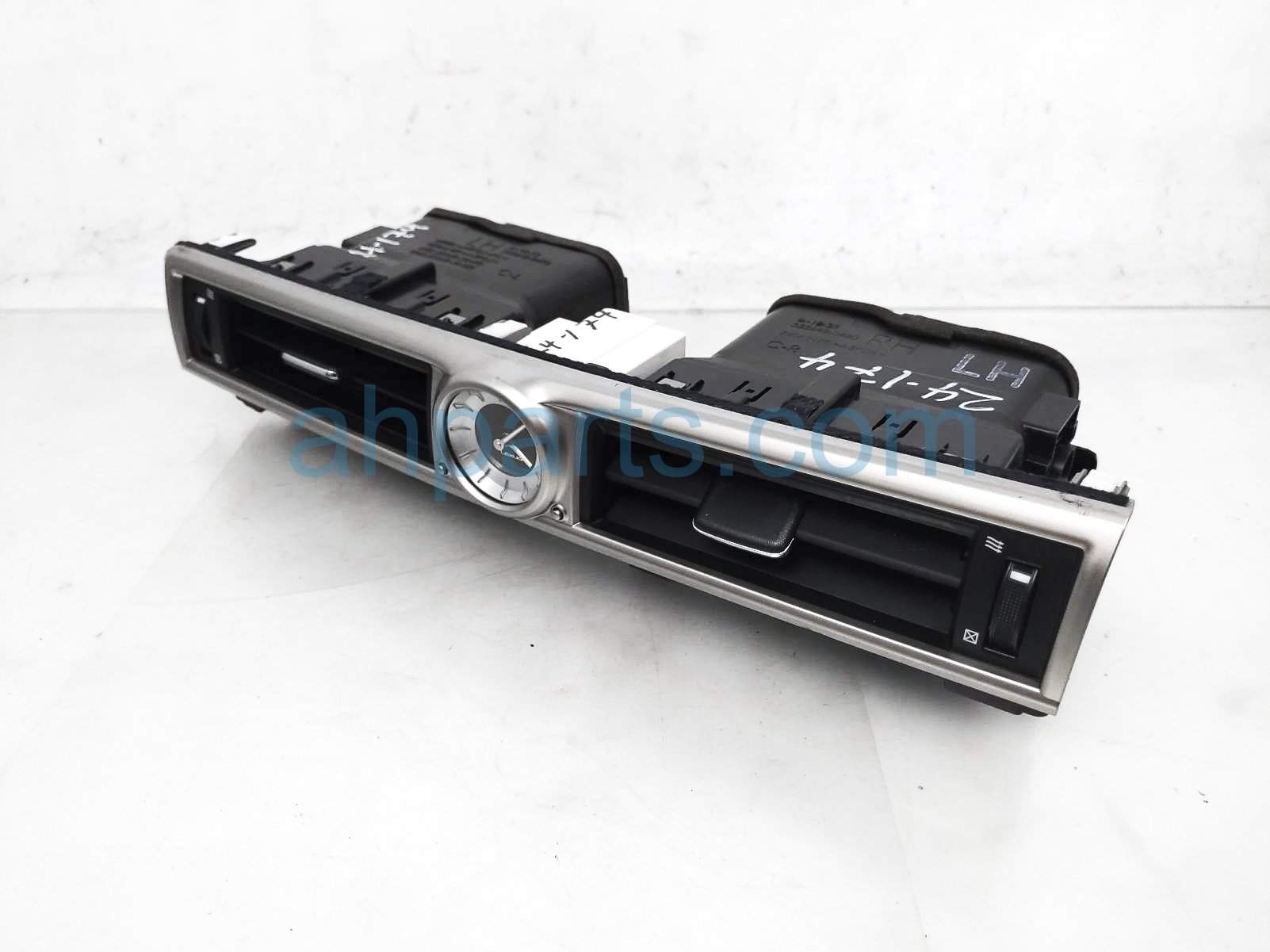 $125 Lexus DASH CENTER AIR VENT W/CLOCK