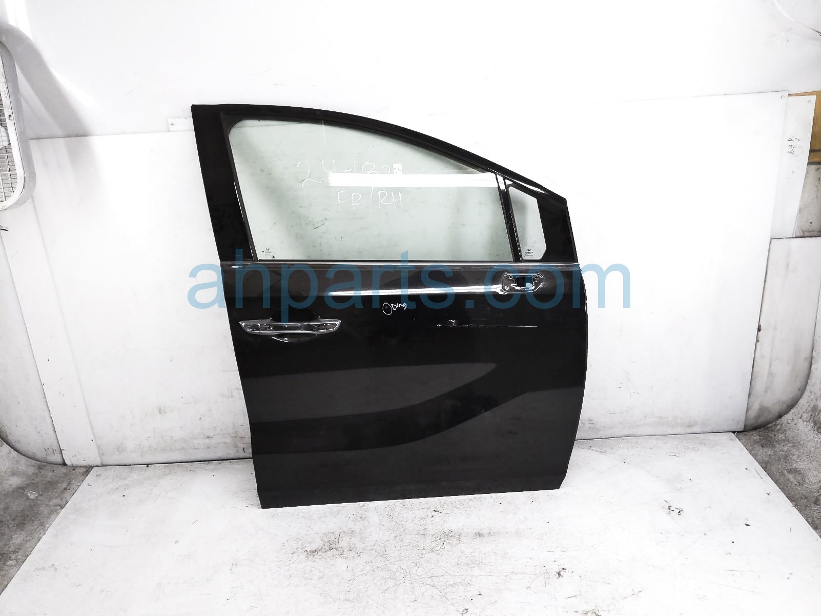 $850 Honda FR/RH DOOR - BLACK - NO MIRROR/TRIM*