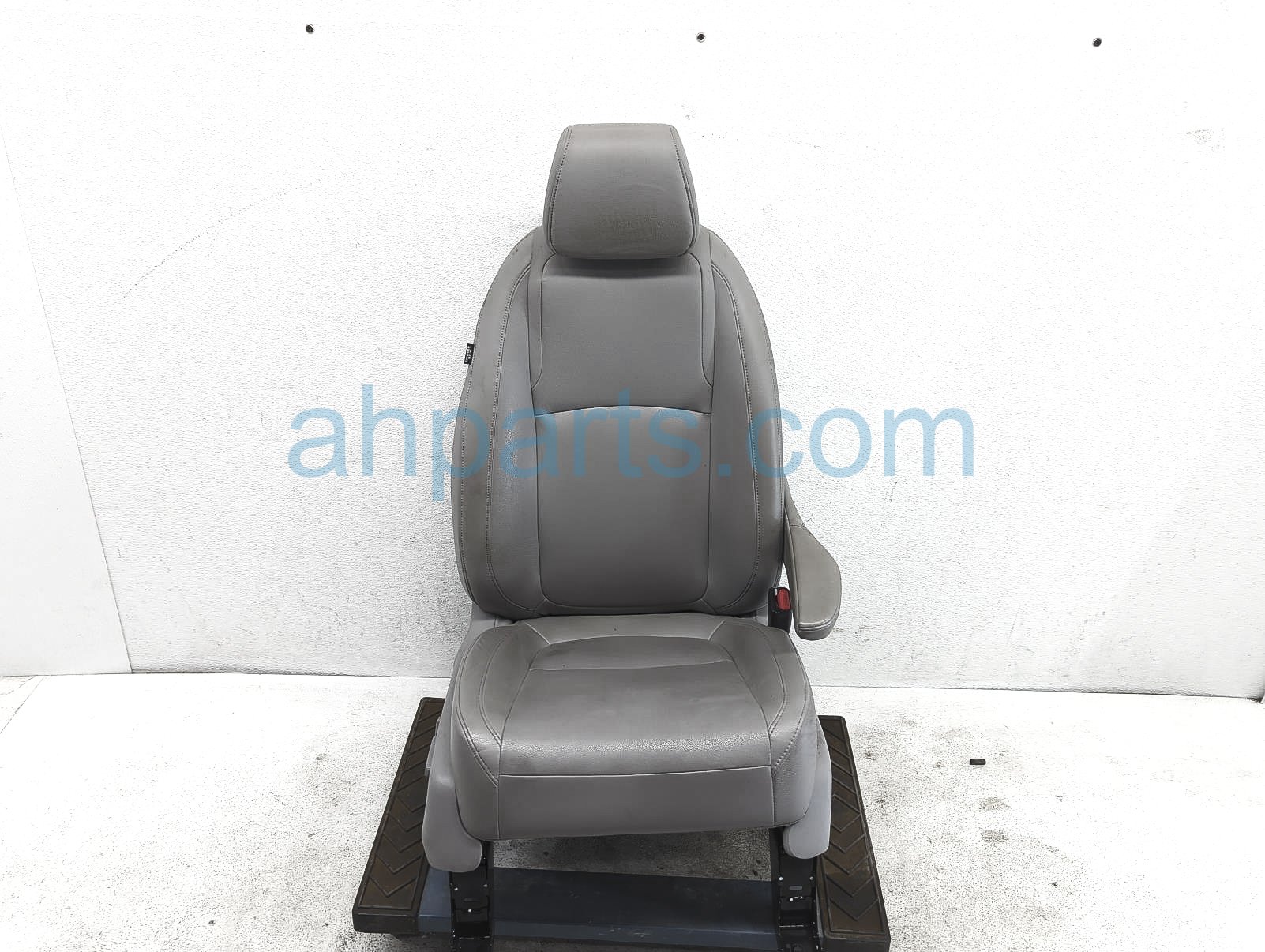 $299 Honda FR/RH SEAT - GREY - W/O AIRBAG*