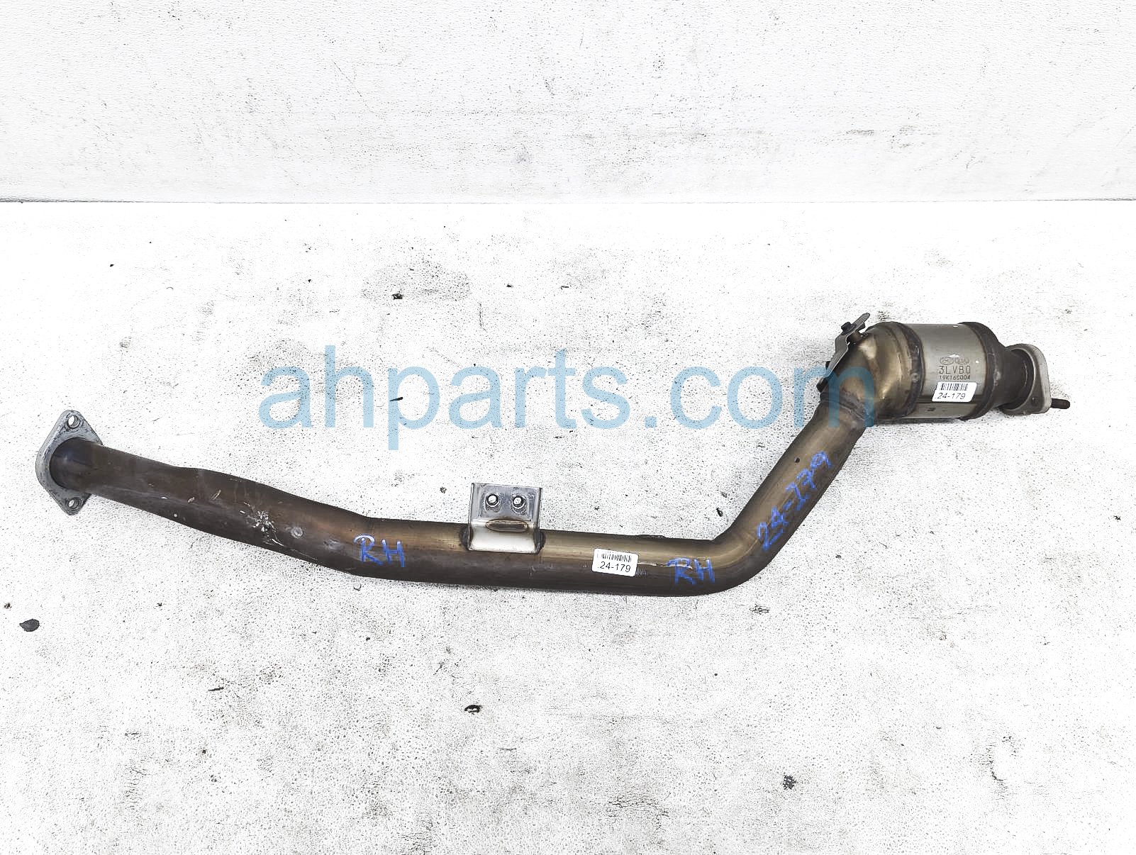 $300 Kia RH EXHAUST CONVERTER & PIPE ASSY