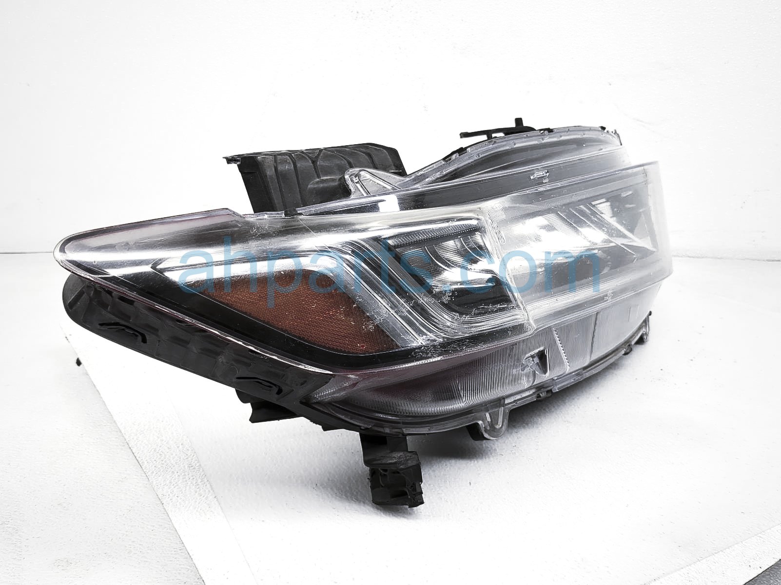 $175 Honda RH HEADLAMP / LIGHT