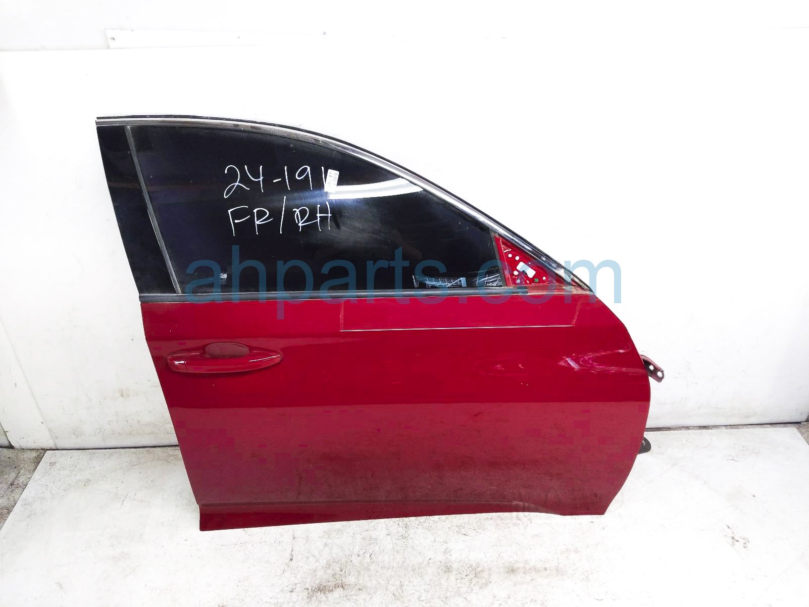 $825 Honda FR/RH DOOR - RED - NO MIRROR/TRIM