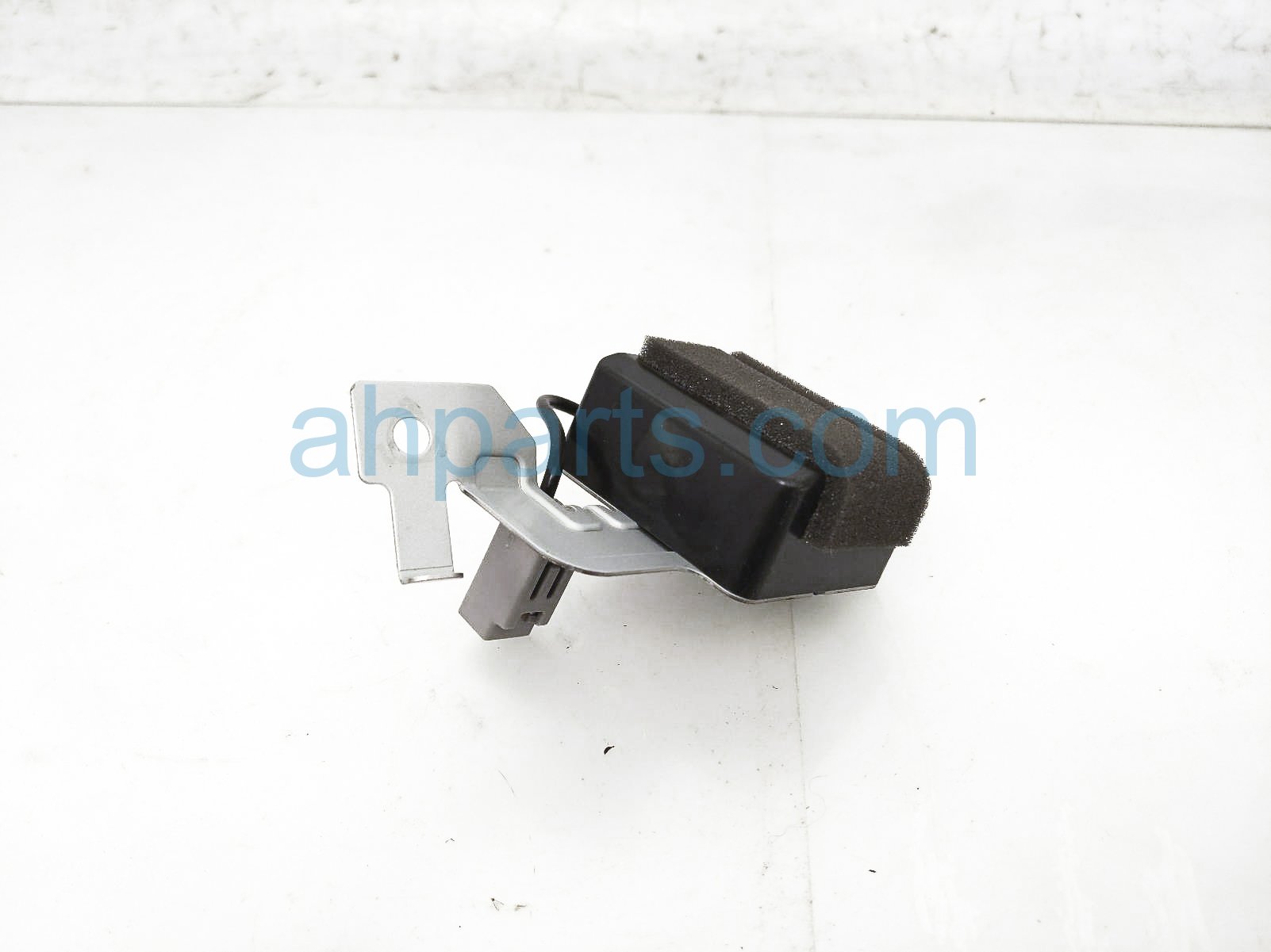 $25 Mazda ANTENNA / PHONE CONTROL MODULE UNIT