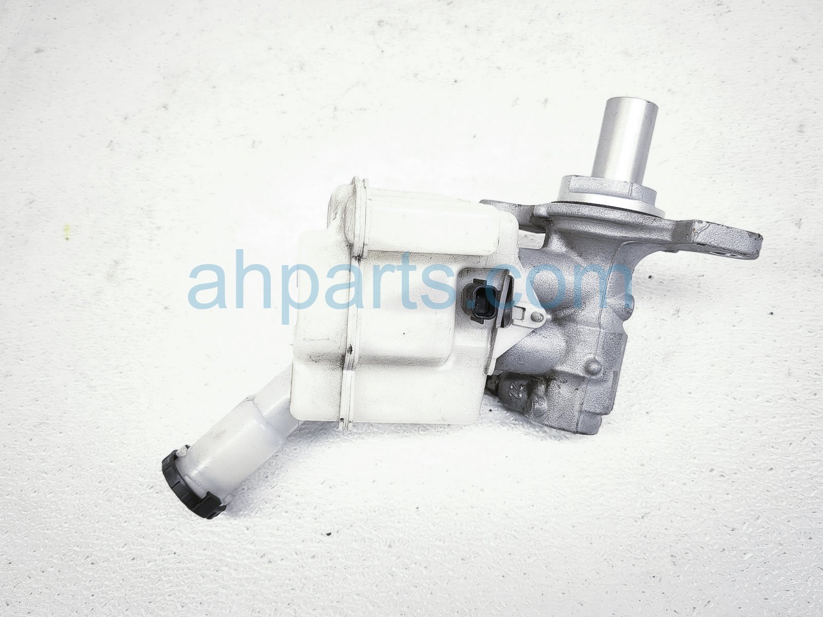 $70 Nissan BRAKE MASTER CYLINDER W/RESERVOIR