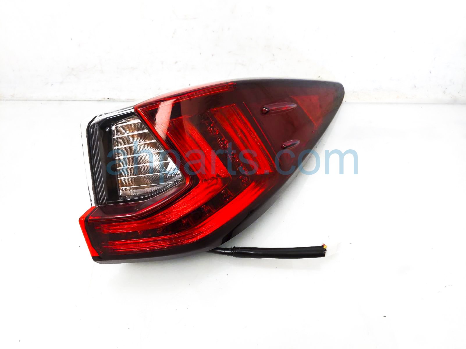 $249 Lexus RH TAIL LAMP (ON BODY)