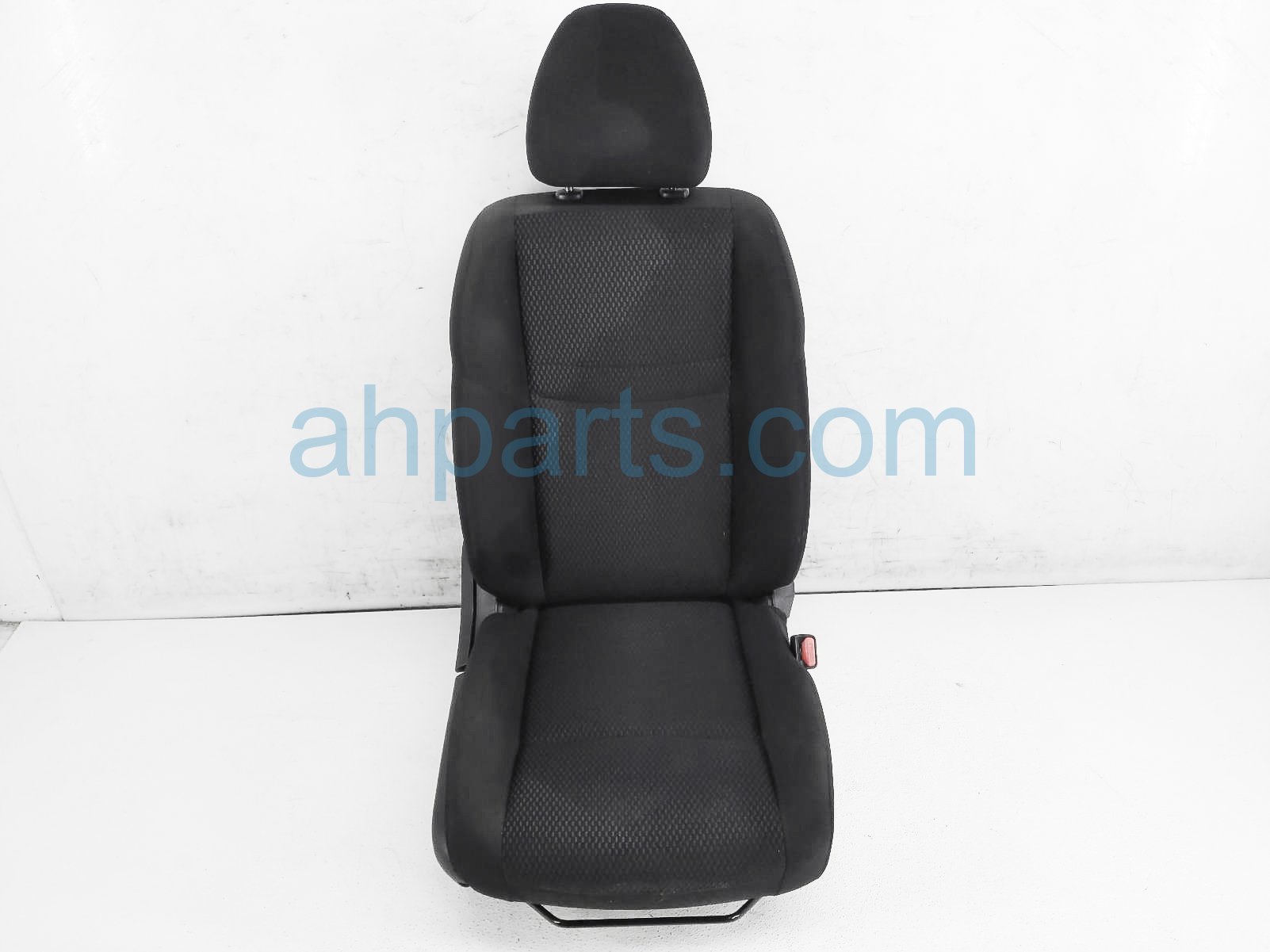 $175 Nissan FR/RH SEAT - BLK CLOTH - W/ AIRBAG