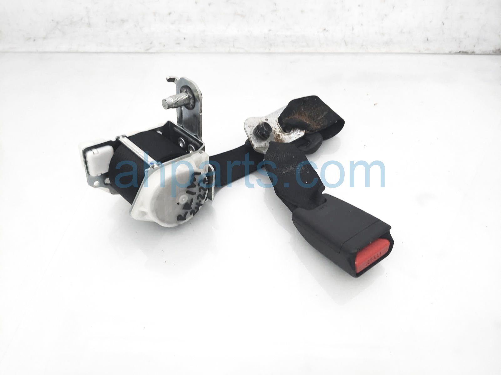 $25 Honda 2ND ROW MID SEAT BELT - BLACK - SDN