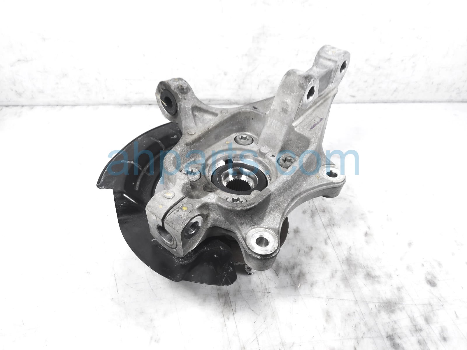 $225 Hyundai FR/LH SPINDLE KNUCKLE HUB