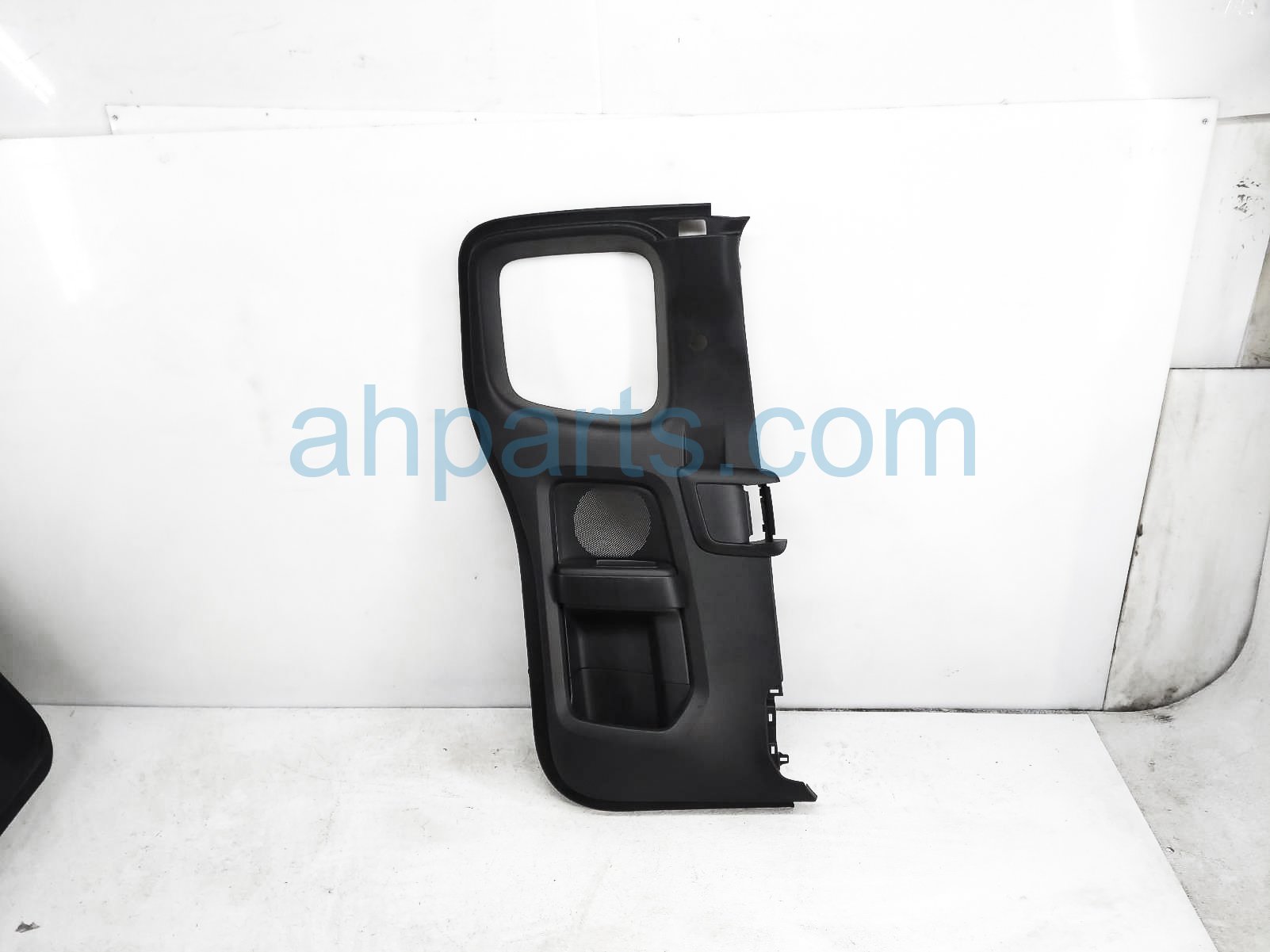 $100 Ford RR/LH INTERIOR DOOR PANEL - BLACK*